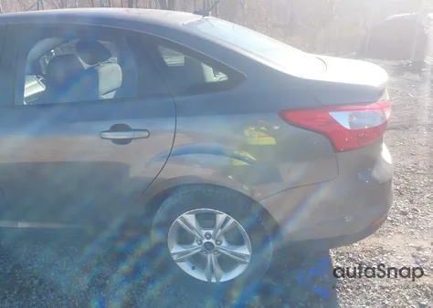 2013 Ford Focus Se z USA, uszkodzony, nr VIN 1FADP3F24DL330161